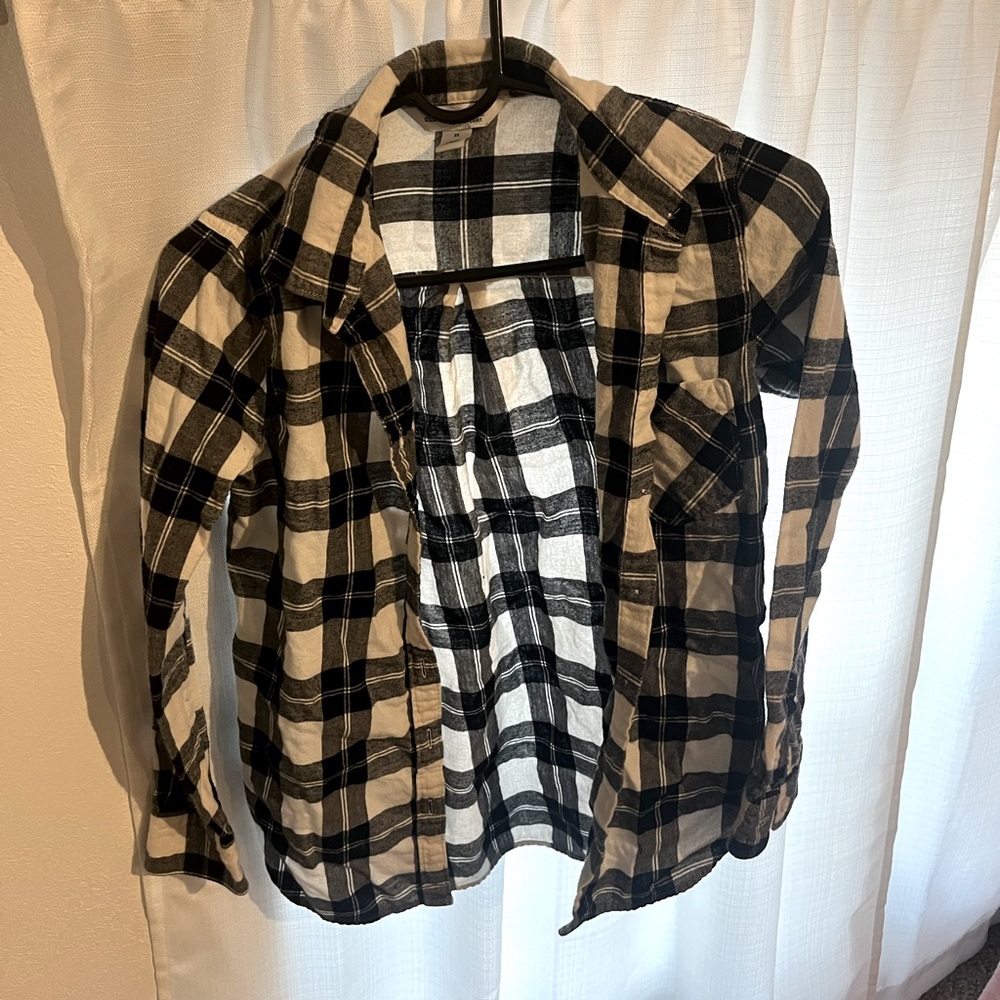 Old navy black and white flannel, Size XS